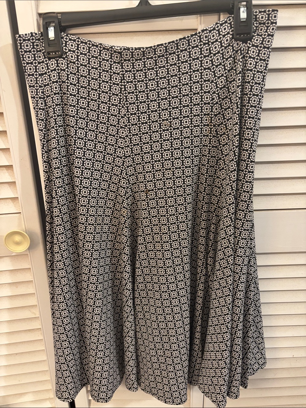 East 5th black and white geometric patterned skirt. Size M